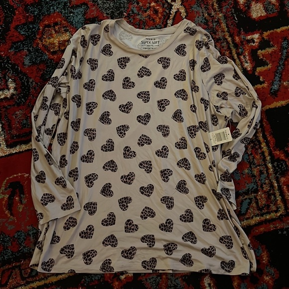 NWT Torrid Long Sleeve Crew Neck Leopard Print Heart Top - Picture 4 of 5